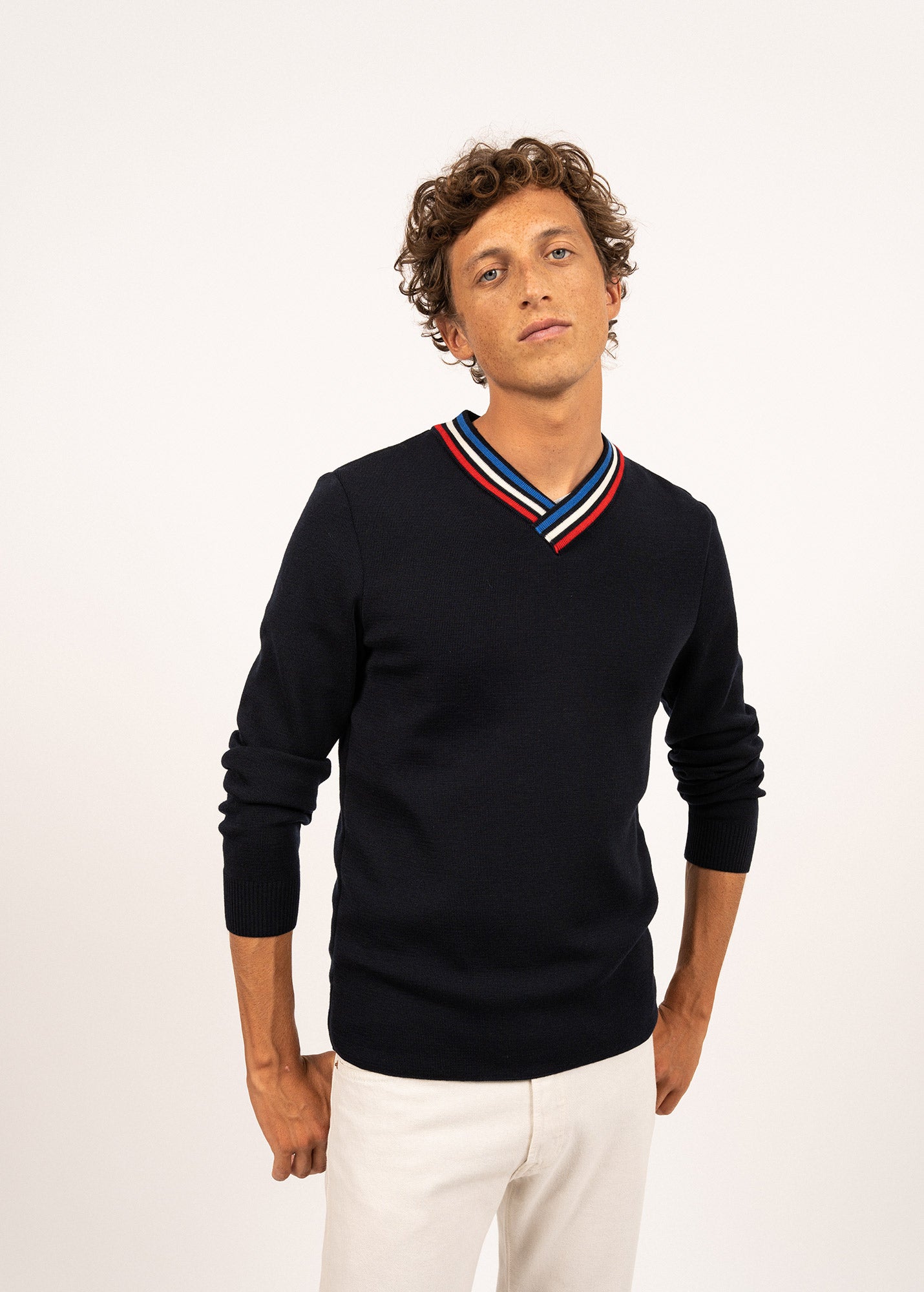 Pull en laine à col V contrasté - SAINT JAMES x Élysée (NAVY)