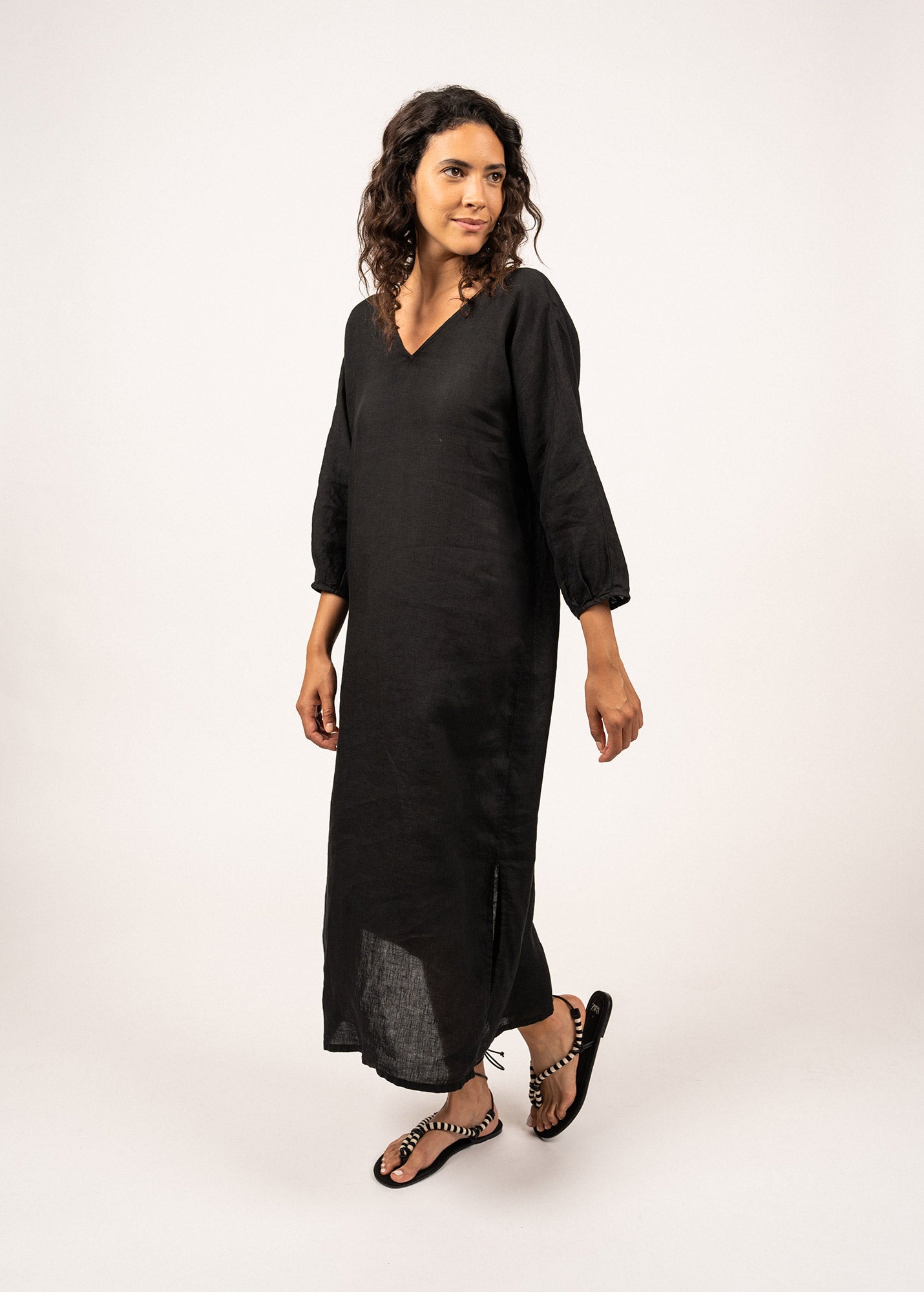 Robe longue en lin Revelyne - manches courtes, col V (NOIR)