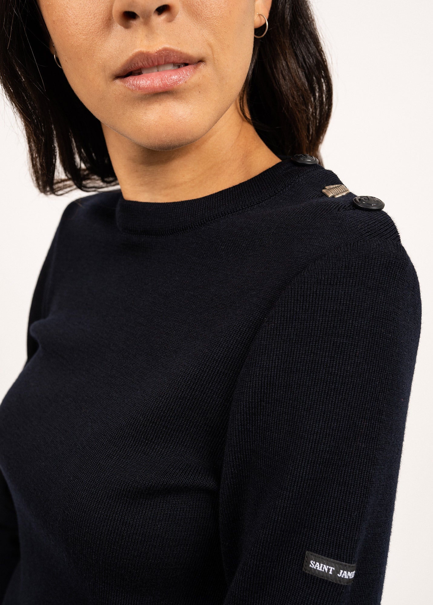 Pull marin uni Brégançon - coudières marinières, en maille de laine (NAVY)